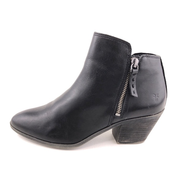 Frye Judith Black Leather Zip Ankle Booties 7M
